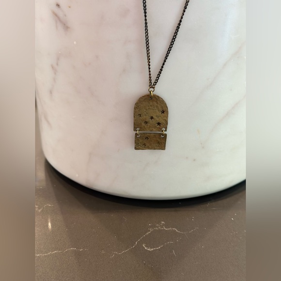 Handmade Brass Leo Symbol - Picture 1 of 2